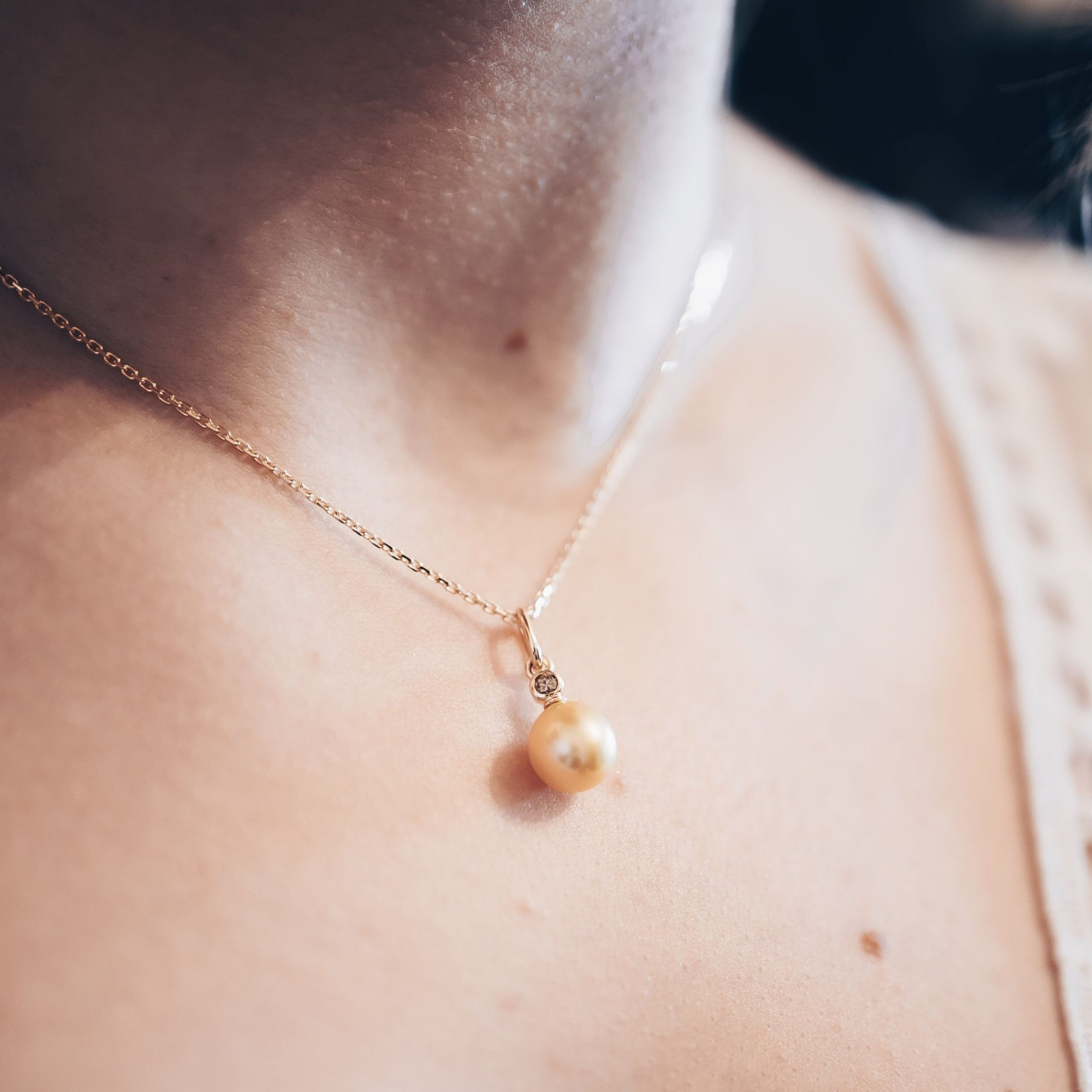Collier Alysse Or Jaune Perle Gold Diamant Chocolat Atelier joaillerie Artisan Joaillier Angers